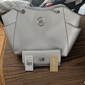 Micheal Kors Purse & Wallet
